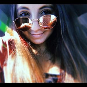 Meet your Posher, Cherry